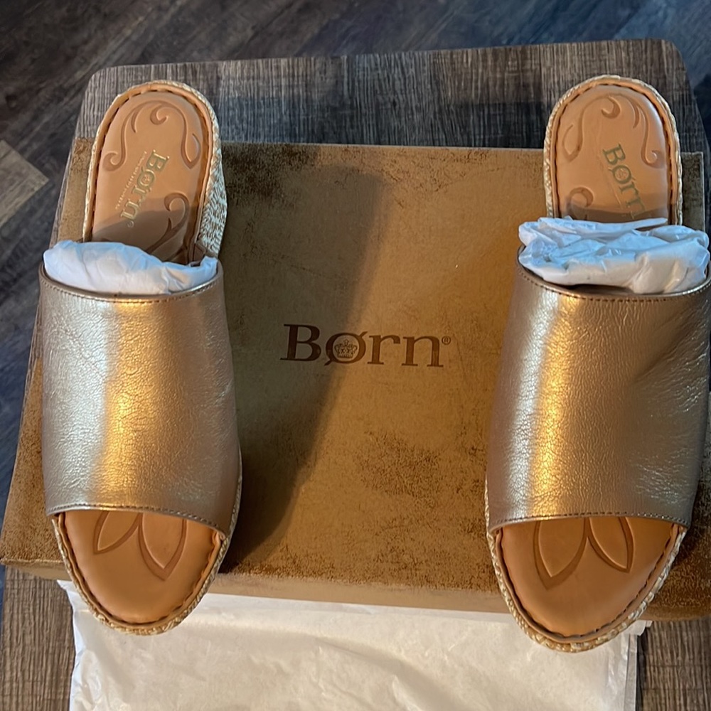 Born Nwt Gold Platform Slides - image 3
